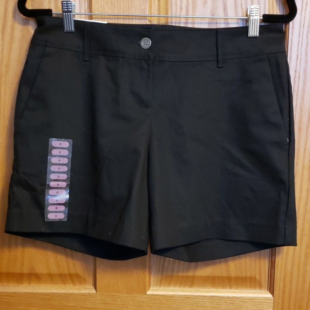 NEW Peace&Pearls Black Tailored shorts